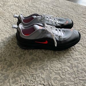 Men’s Nike Air max axis running shoe